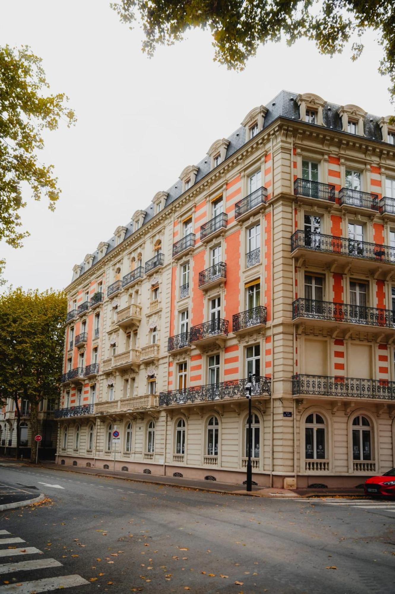 Roomchic - Les Ambassadeurs *